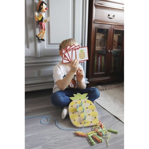 CLASSIC WORLD Wooden Threader Pineapple Pegs 21 pcs. CLASSIC WORLD Wooden Threader Pineapple Pegs 21 pcs.