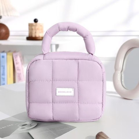 Kosmetyczka damska pikowana kuferek z rączką 21 x 17 x 8 cm KS139FIO Kosmetyczka damska pikowana kuferek z rączką 21 x 17 x 8 cm KS139FIO