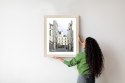 Plakat Wieloczęściowy Uliczka Przy Montmartre W Paryżu Rama Drewniana Z Passe-Partout Kolor Naturalny