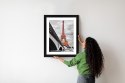 Plakat Wieloczęściowy Wieża Eiffla Monochromatycznie I Czerwono Rama Drewno Kolor Naturalny