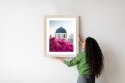 Plakat Wieloczęściowy Typowa Architektura Santorini I Kwitnąca Bugenwilla Rama Drewniana Z Passe-Partout Kolor Naturalny