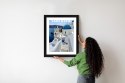 Plakat Wieloczęściowy Typowe Greckie Budynki Z Niebieskimi Dachami Na Santorini Rama Drewniana Z Passe-Partout Kolor Naturalny