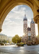Plakat Wieloczęściowy Widok Z Sukiennic Na Kościół Mariacki W Krakowie Rama Drewniana Z Passe-Partout Kolor Naturalny