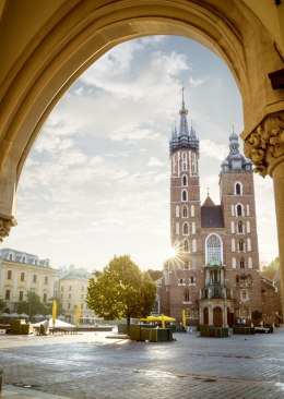 Plakat Wieloczęściowy Widok Z Sukiennic Na Kościół Mariacki W Krakowie Rama Drewniana Z Passe-Partout Kolor Naturalny